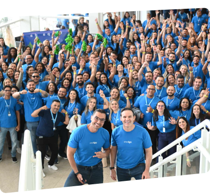 Profissionais do Agibank trabalhando